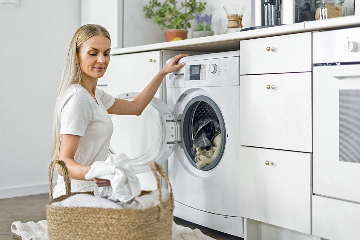 Γιατί συνιστάται η χρήση μιας κουταλιάς αλάτι στα πλυντήρια και σε τι χρησιμεύει