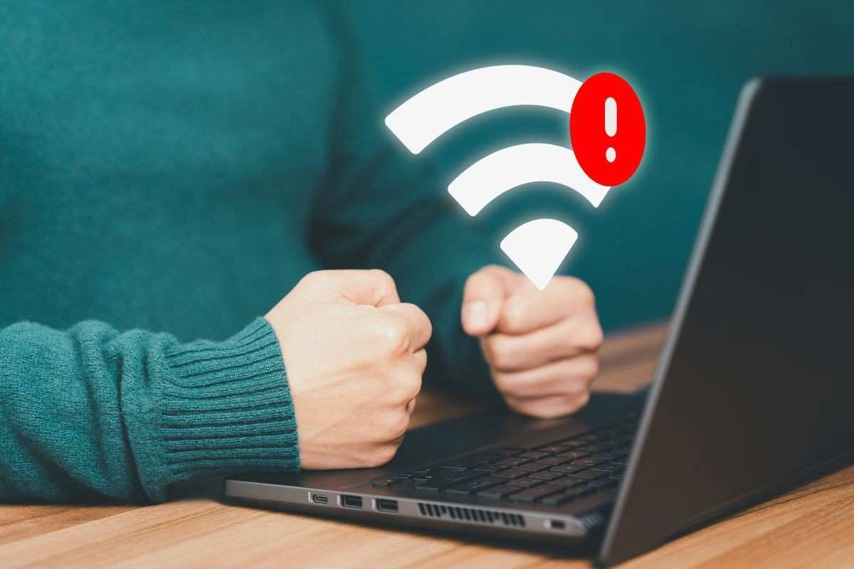 Τι συμβαίνει αν τυλίξετε το WiFi router με αλουμινόχαρτο: βελτιώνεται ή χειροτερεύει η σύνδεση στο διαδίκτυο;